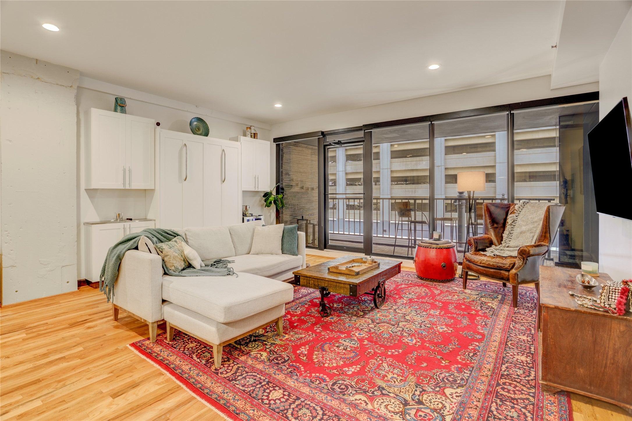 Main St, Houston, TX 77002