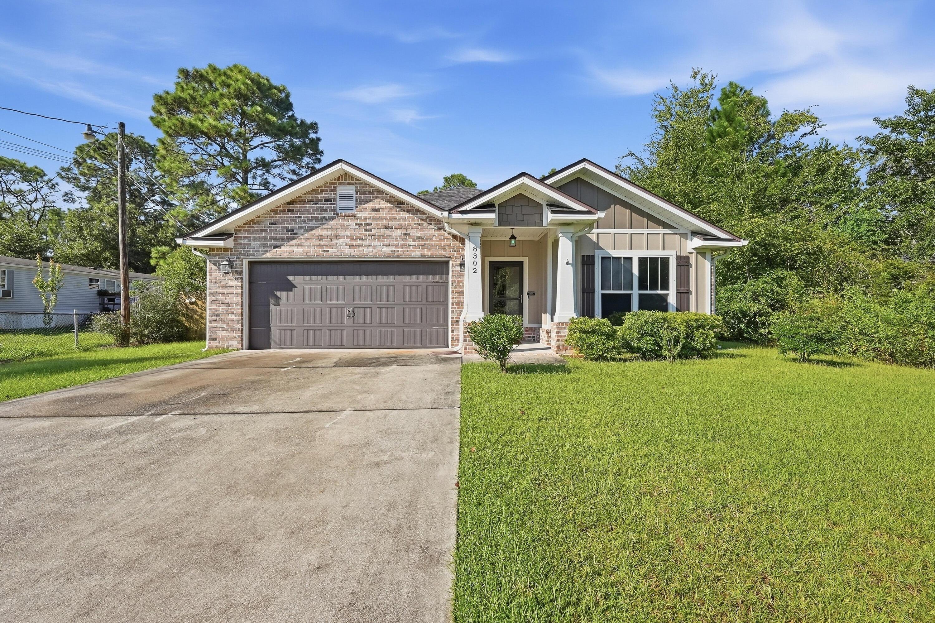 Molina St, Navarre, FL 32566
