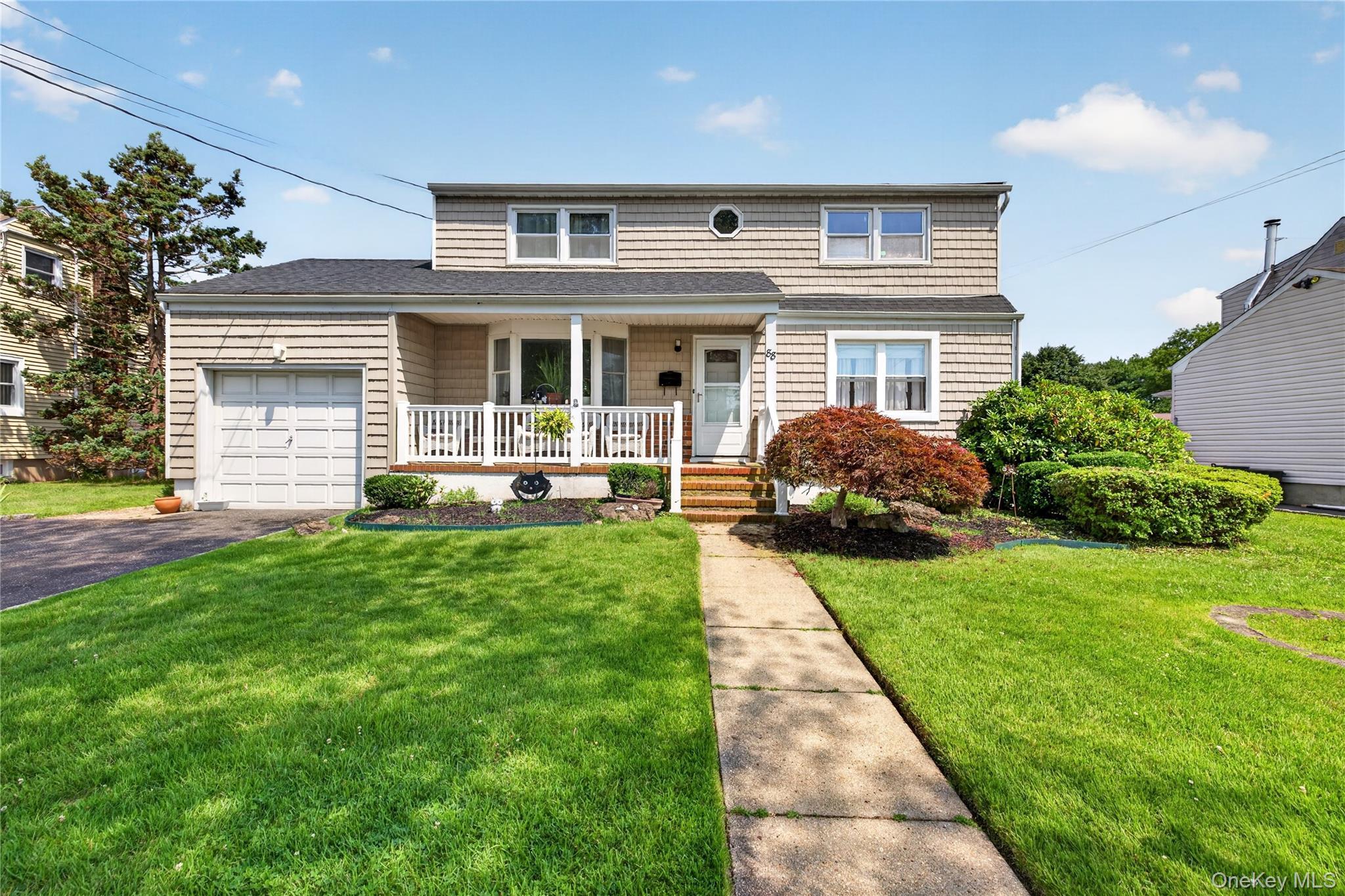 Crestwood Blvd, Farmingdale, NY 11735