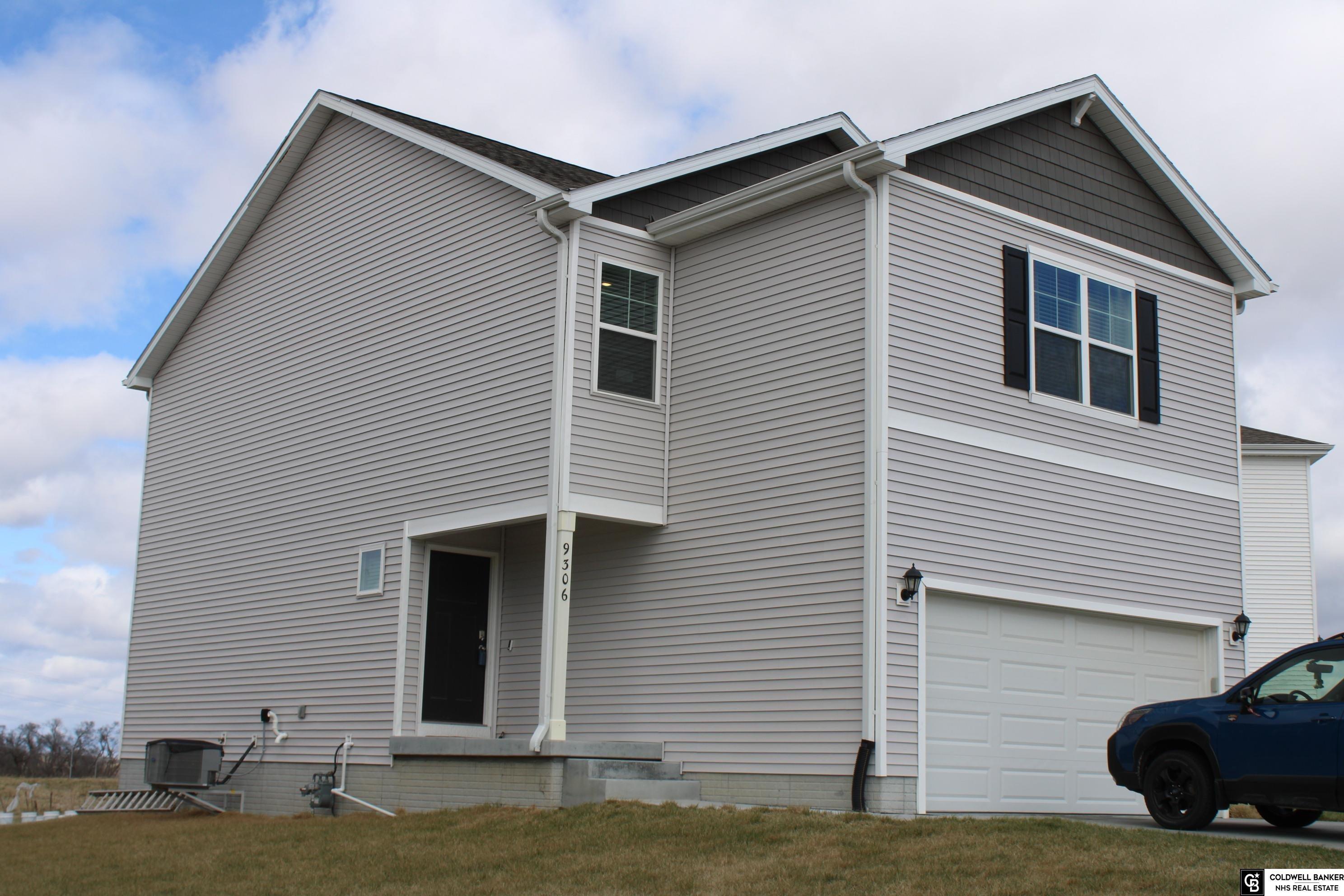 Reynolds St, Omaha, NE 68122