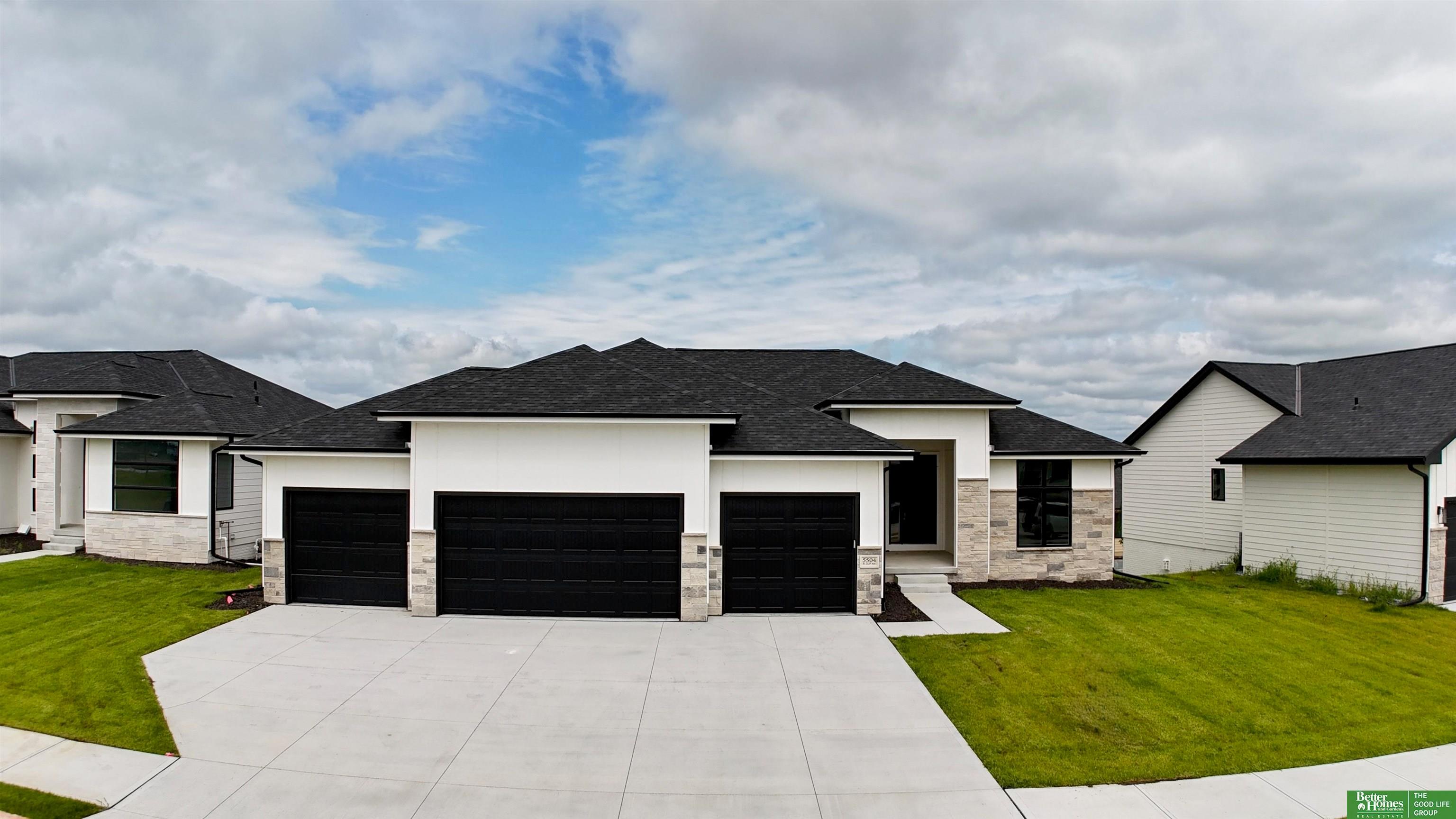 N 212th Ave, Elkhorn, NE 68022