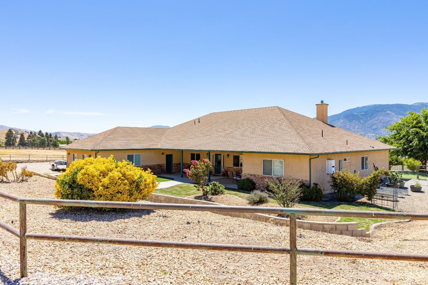 Kelso Dr, Tehachapi, CA 93561