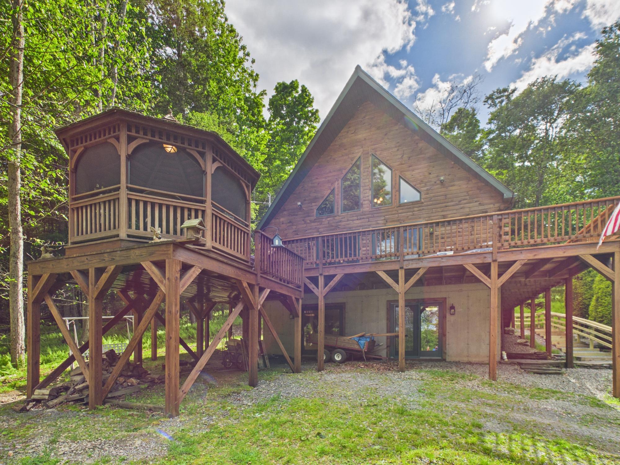 Swamp Rd, Lakeville, PA 18438