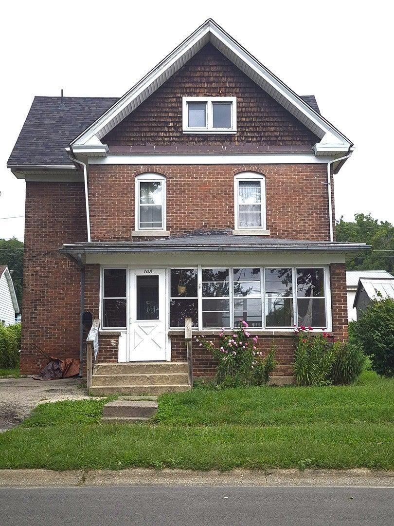 Bowen St, Savanna, IL 61074