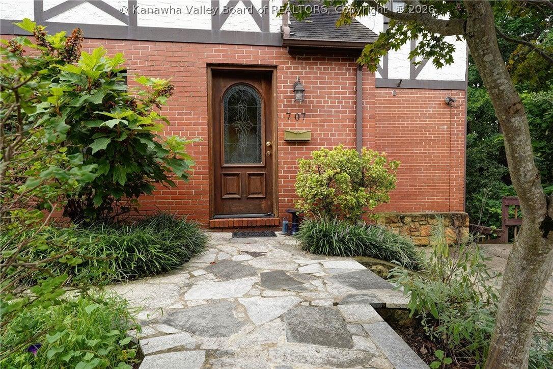 Laurel Rd, Charleston, WV 25314