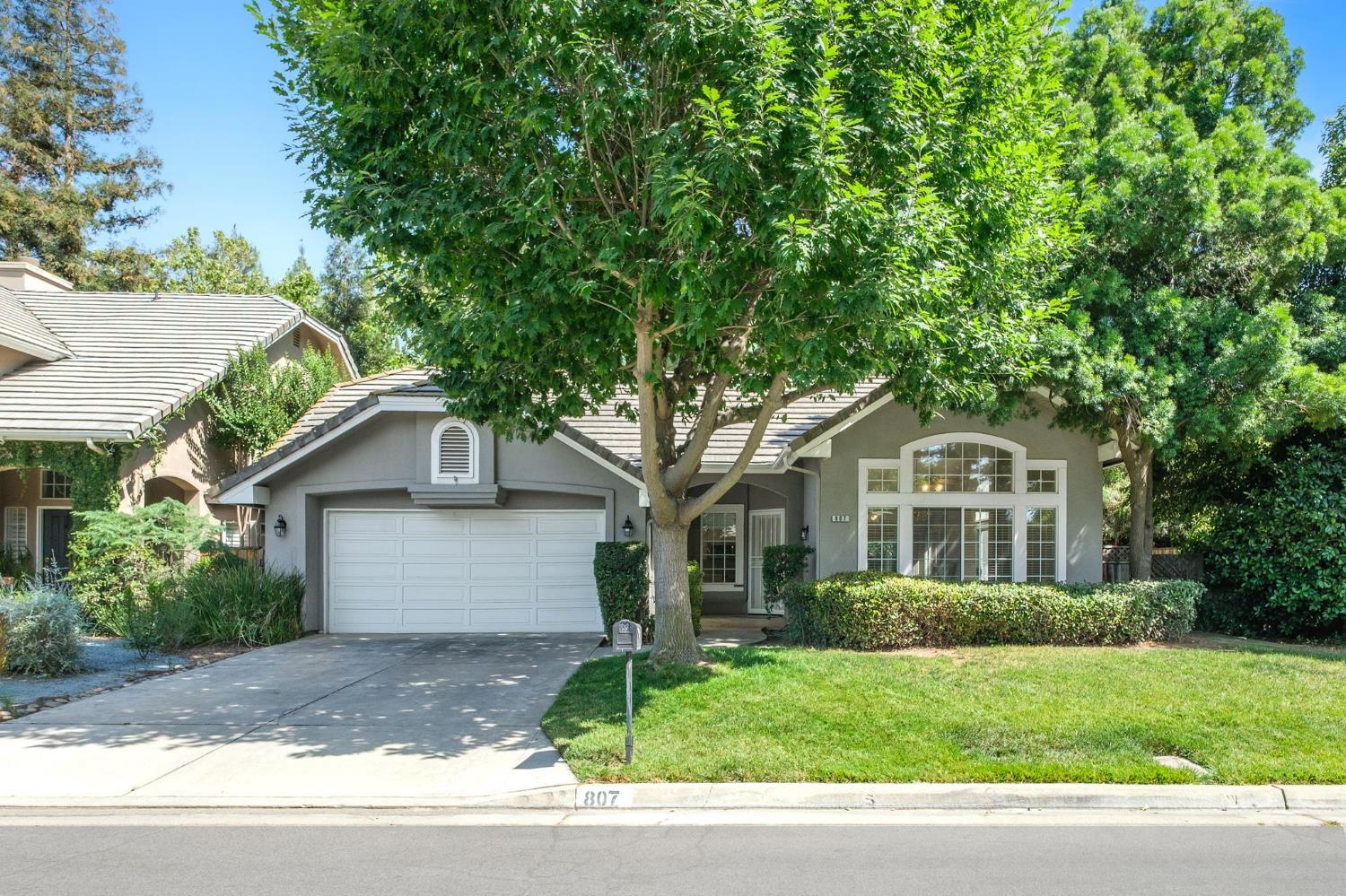 E Brighton Ln, Fresno, CA 93720