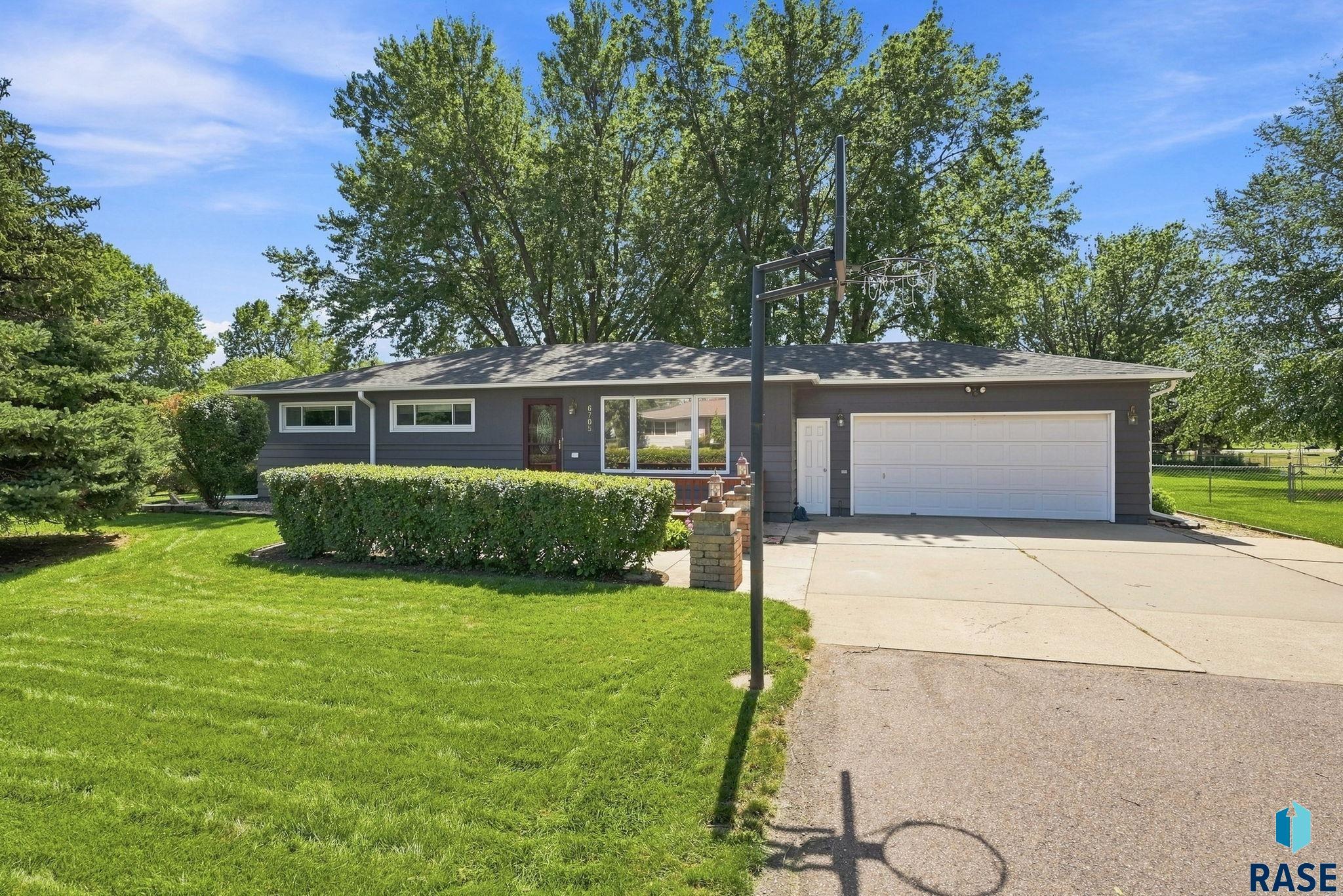 W 10th St, Sioux Falls, SD 57107