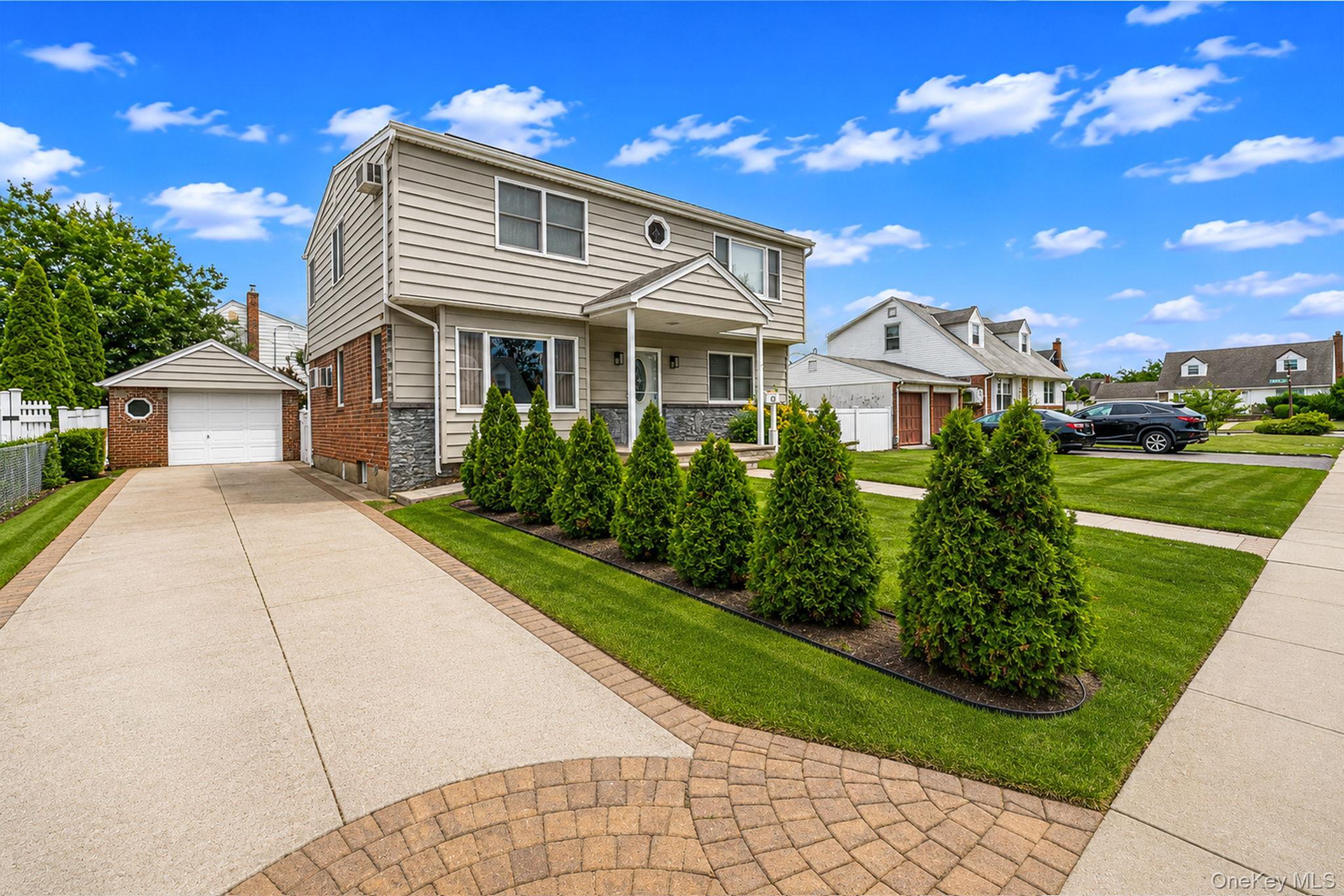 Douglas Dr, East Meadow, NY 11554