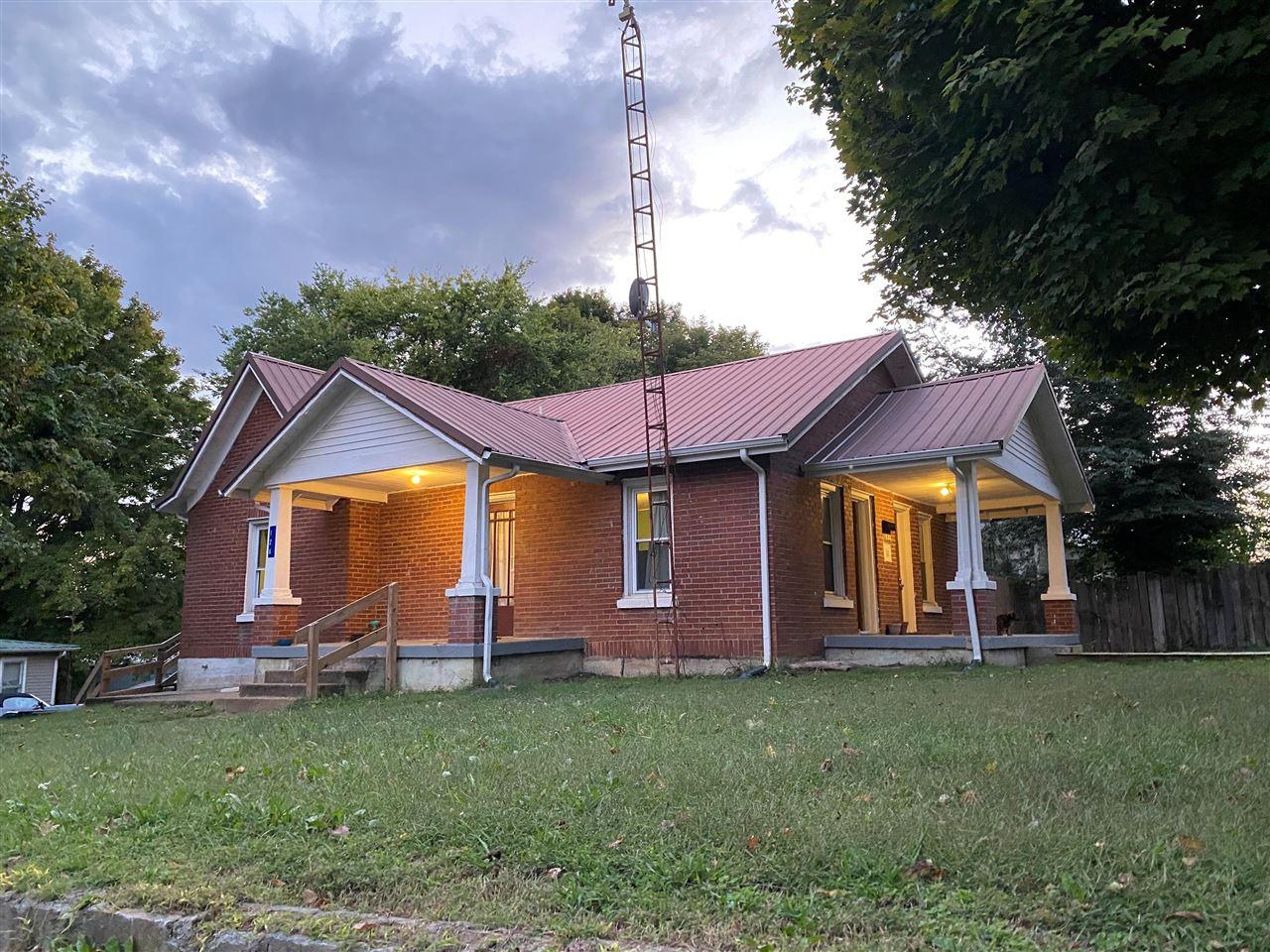 E Oak St, Scottsville, KY 42164
