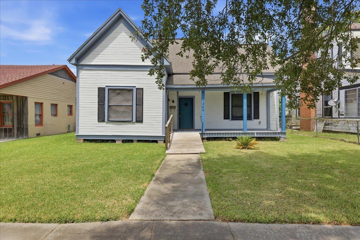 Pine Ave, Orange, TX 77630
