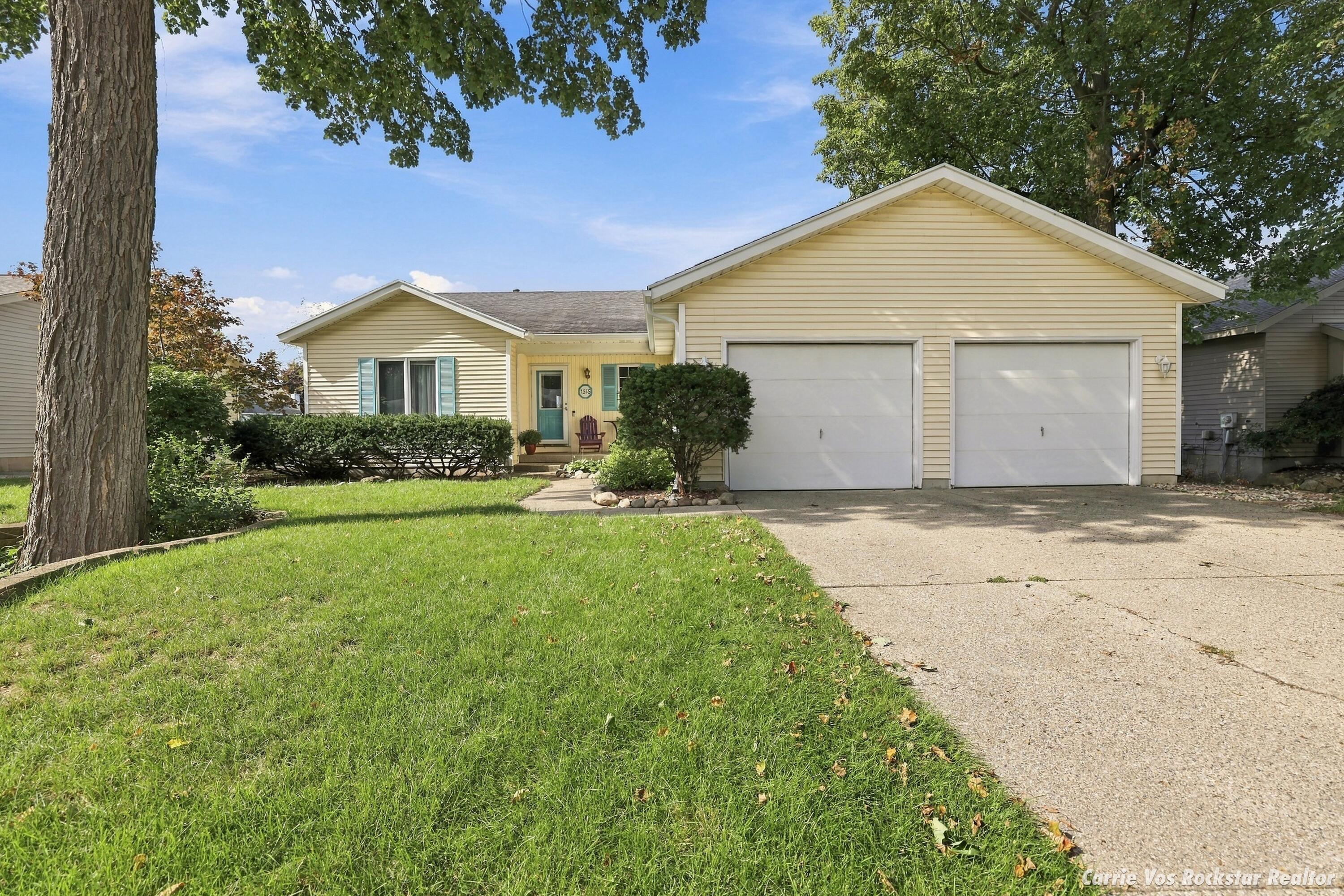 Caprice Dr, Jenison, MI 49428