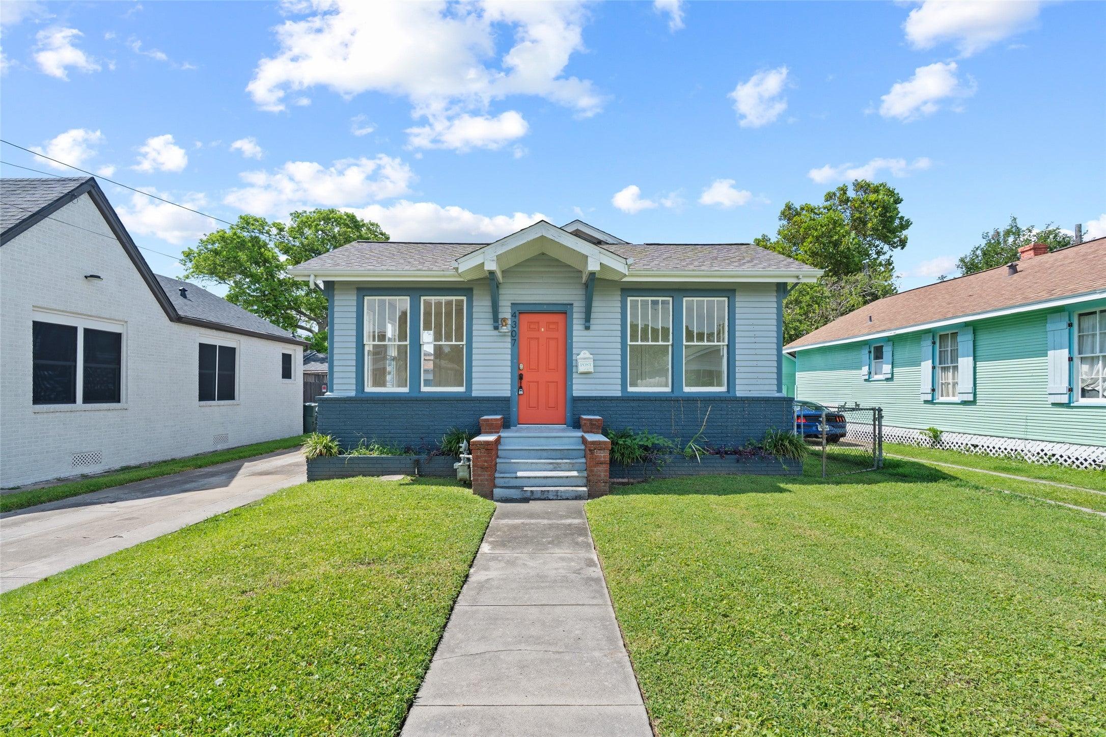 Avenue Q 1/2, Galveston, TX 77550