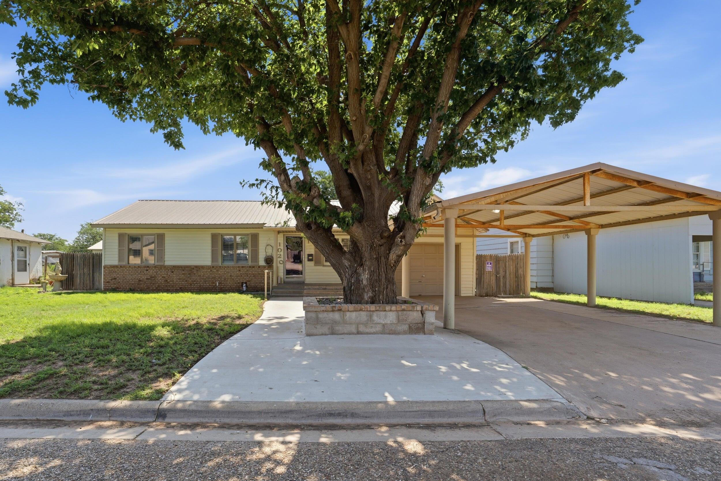 S 14th St, Slaton, TX 79364