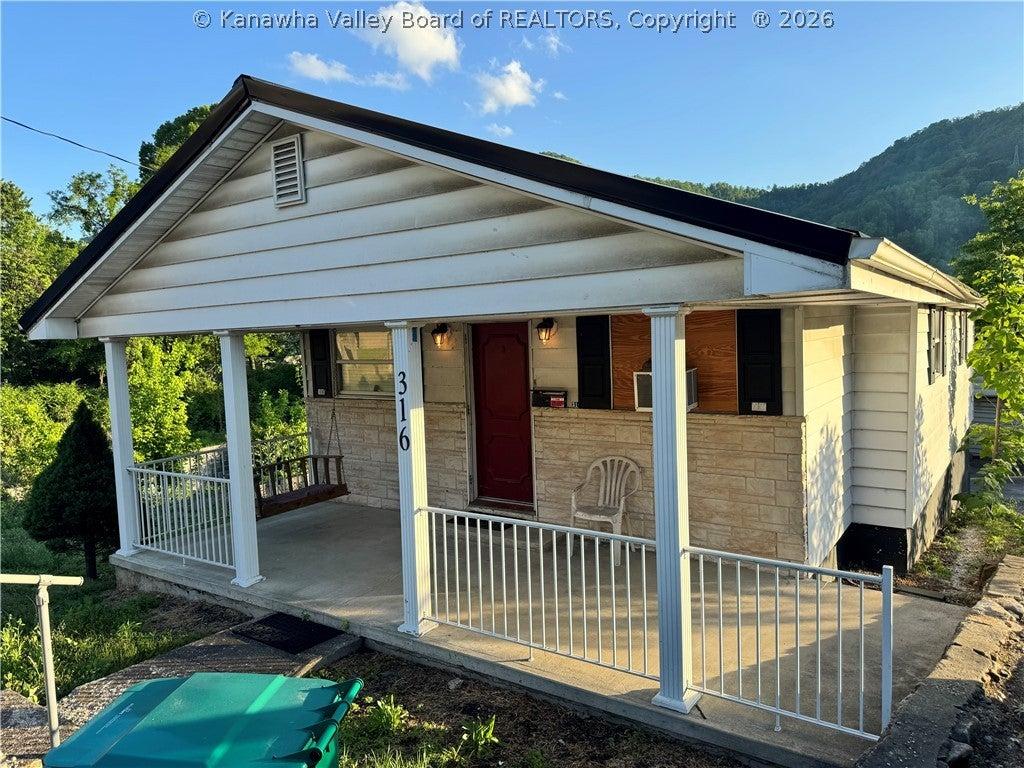 Nancy Ave, Belle, WV 25015