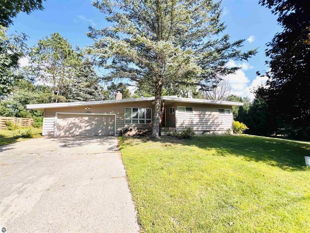 Crosby Rd, Cadillac, MI 49601