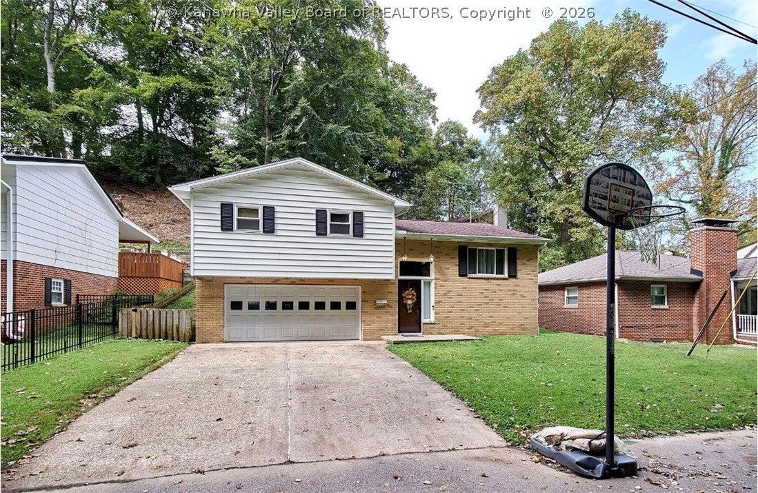 South St, South Charleston, WV 25303