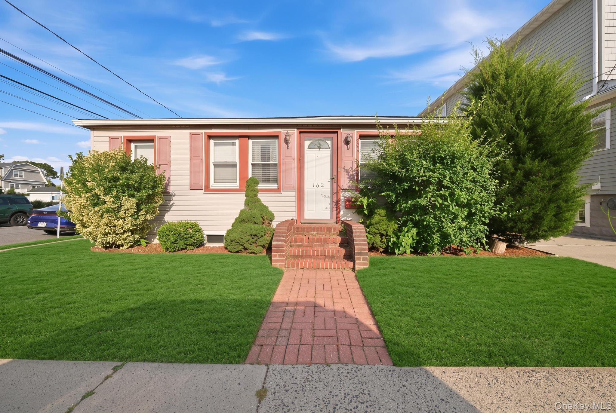 Baisley Ave, East Rockaway, NY 11518
