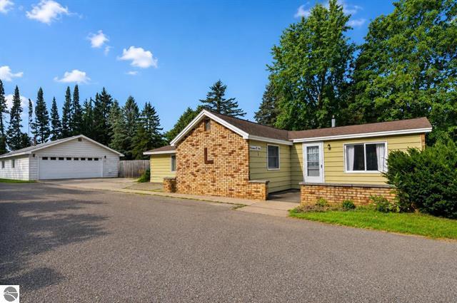 W Division St, Cadillac, MI 49601