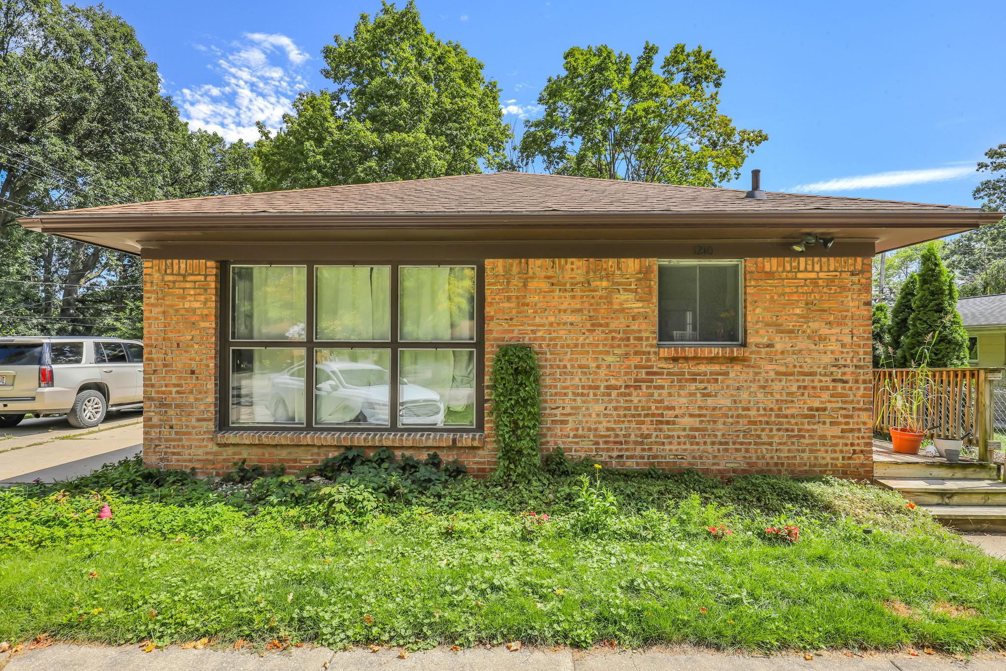 Blake Ave, Lansing, MI 48912