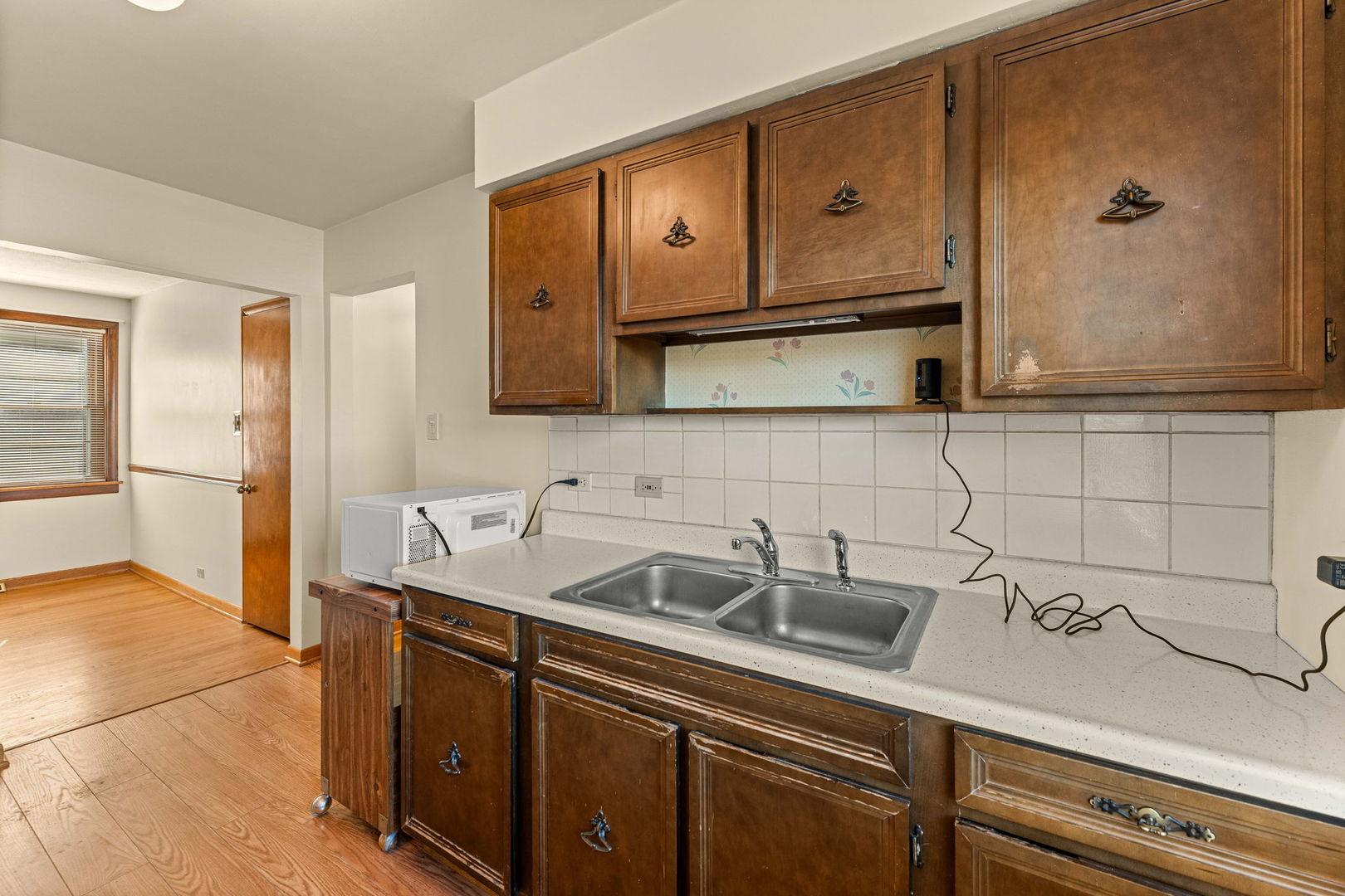 Commercial Ave, Lansing, IL 60438