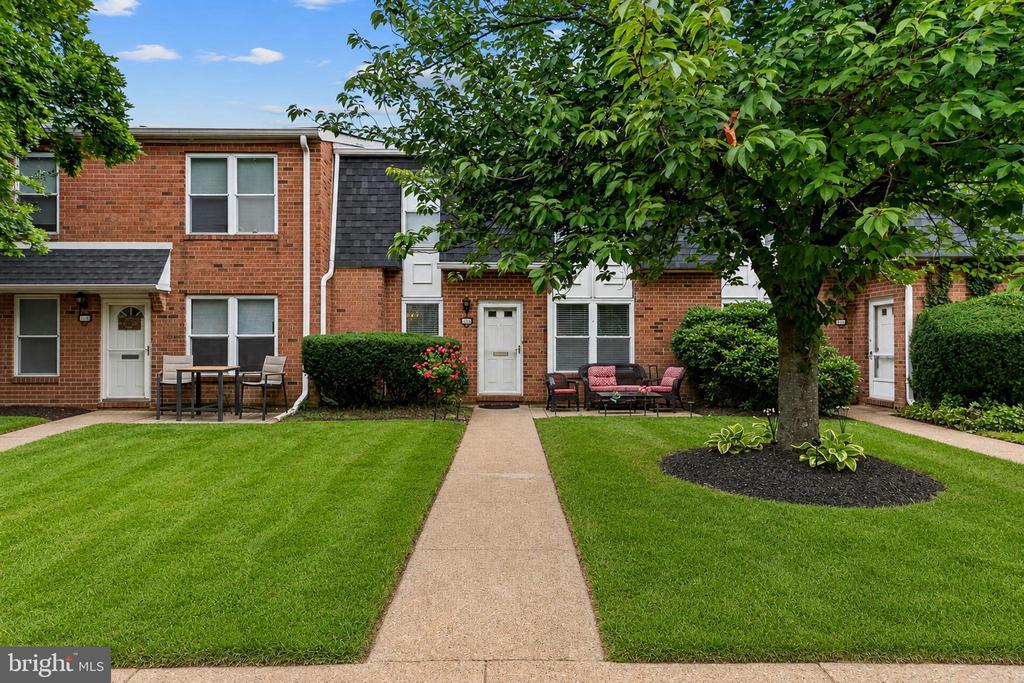 Harbour Dr, Palmyra, NJ 08065