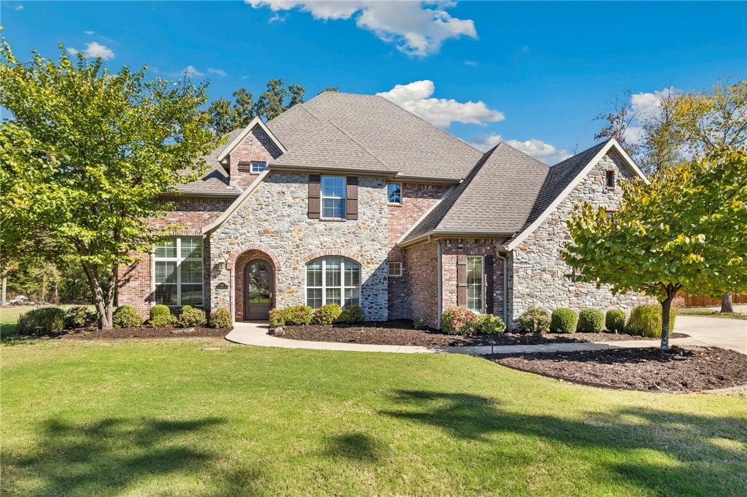 Le Chesnay Dr, Centerton, AR 72719