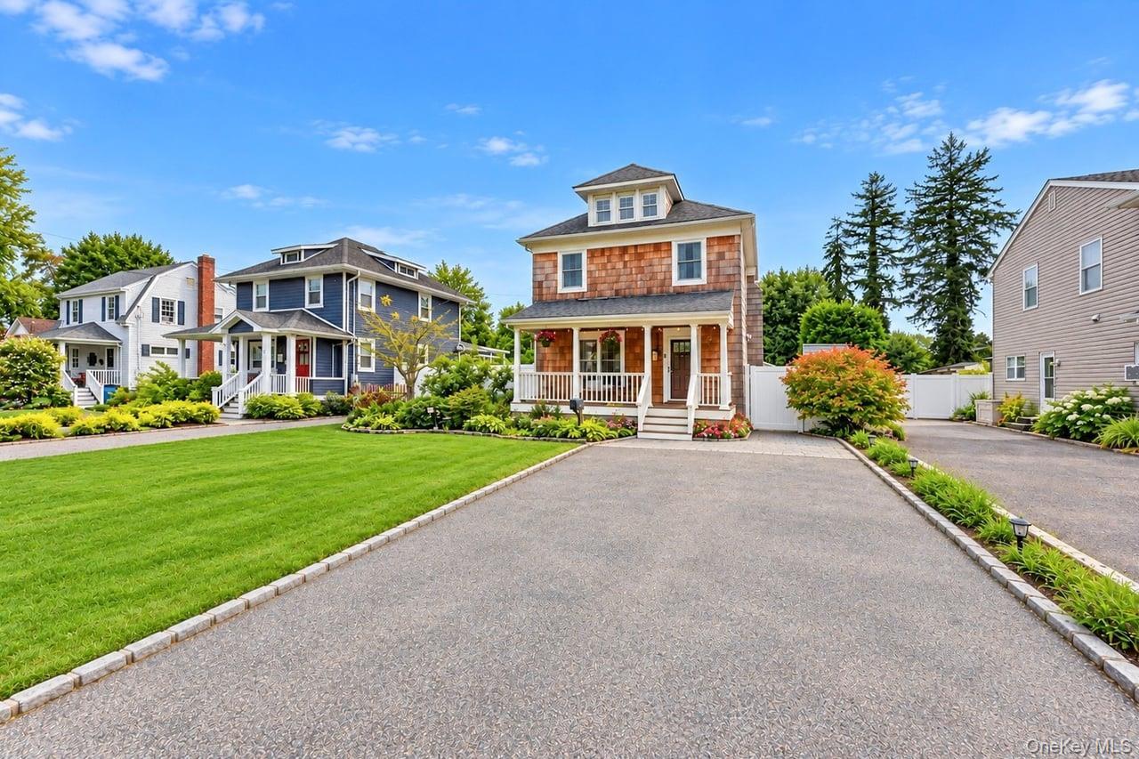 Lee Ave, Patchogue, NY 11772