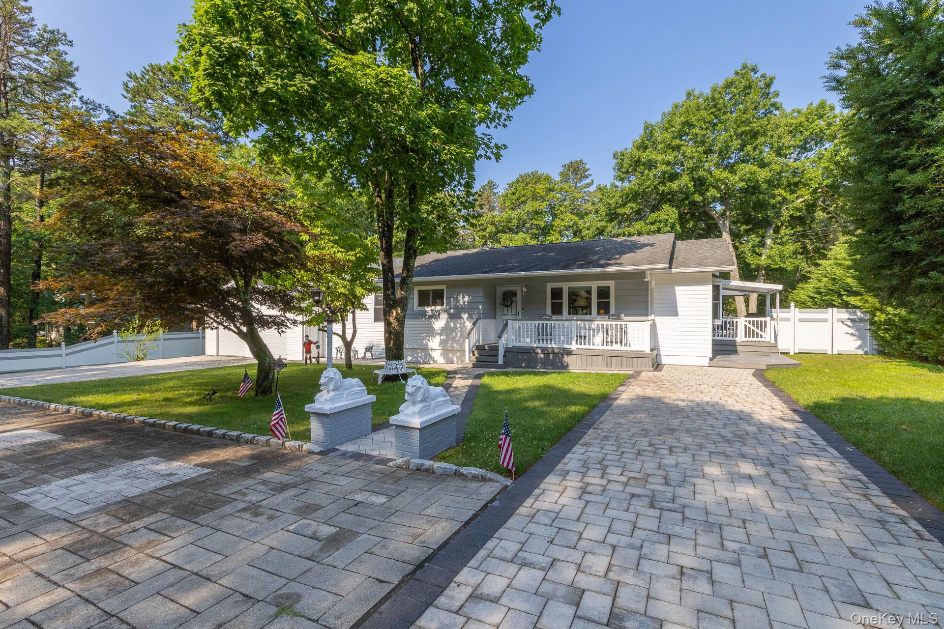 Parkway Dr, Calverton, NY 11933
