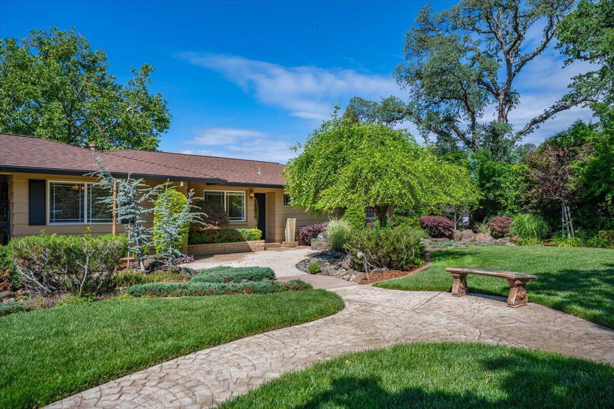 Riata Dr, Redding, CA 96002