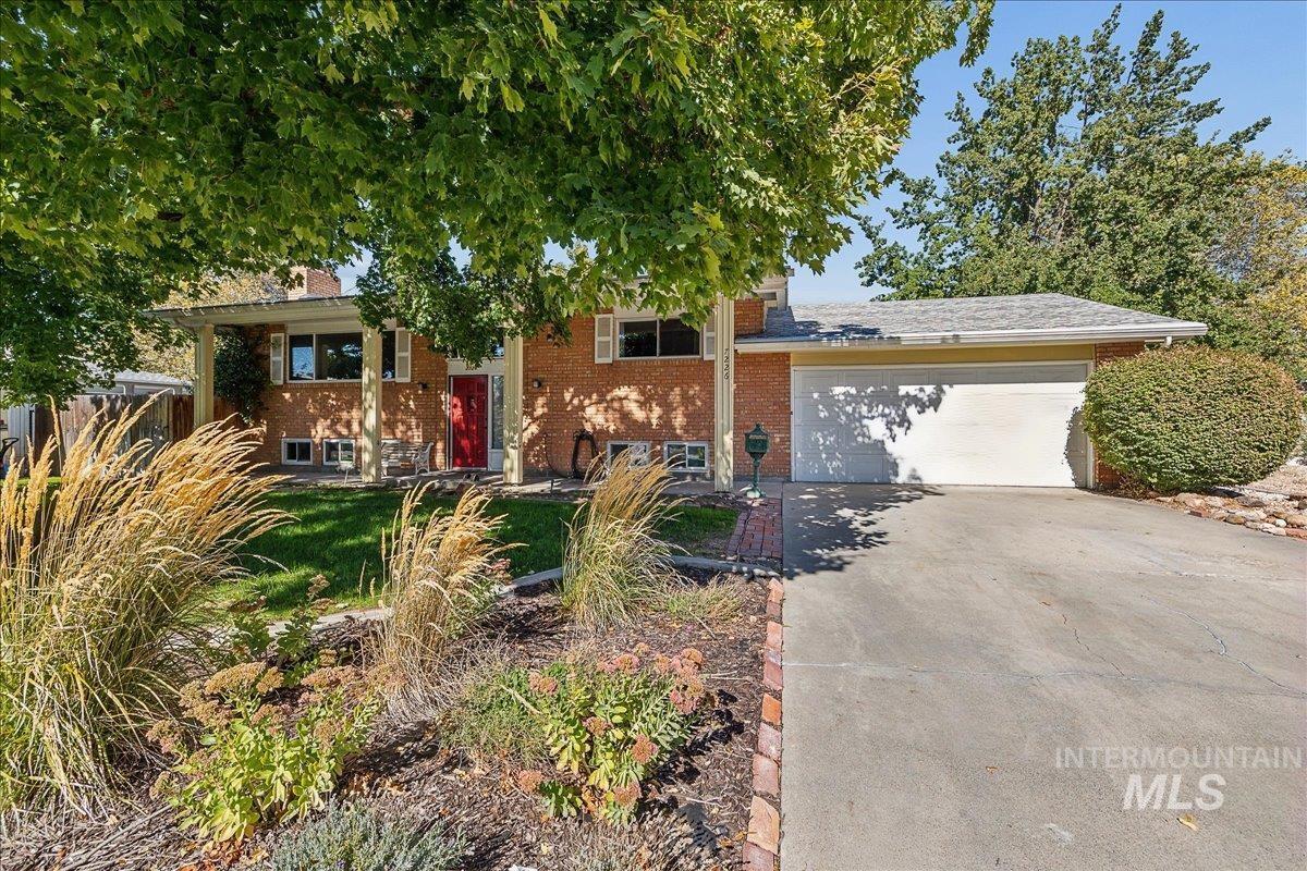W Cedarwood Dr, Boise, ID 83709