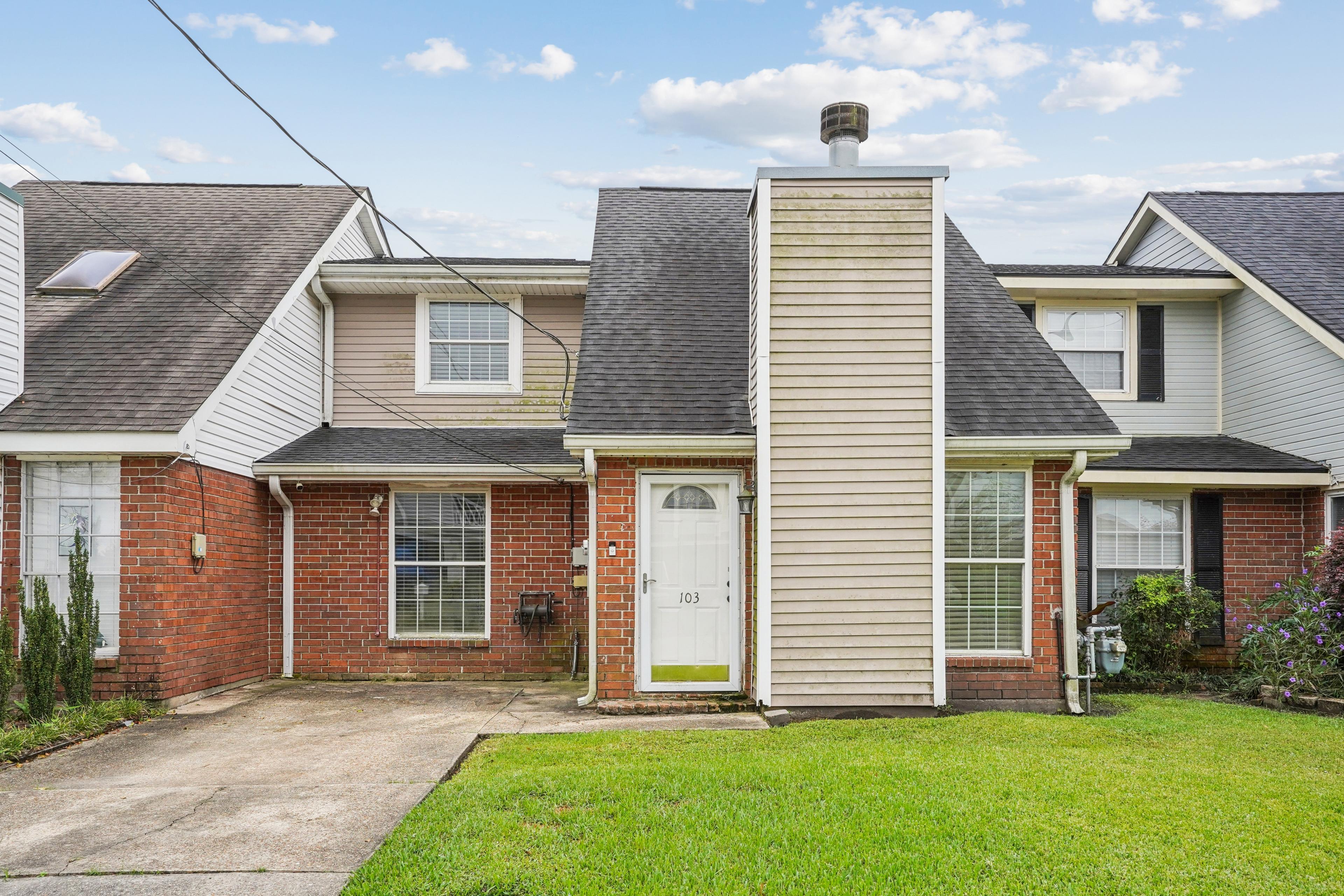 Stanton Hall Dr, Destrehan, LA 70047