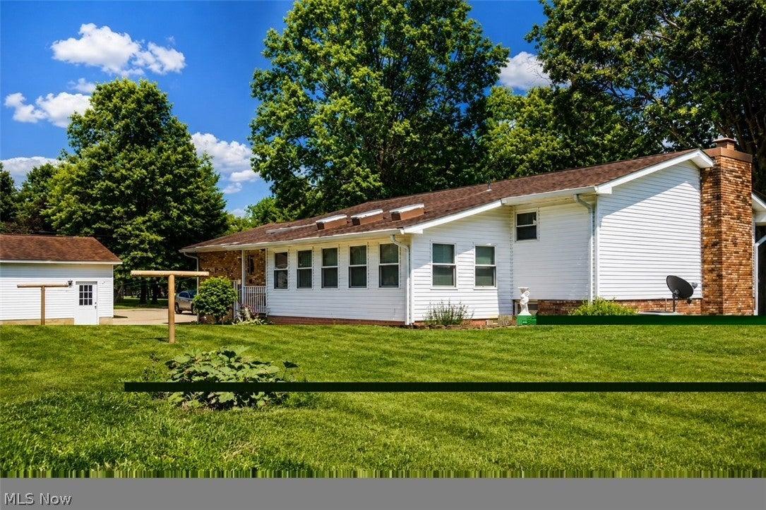 Emmaus Rd, Belpre, OH 45714