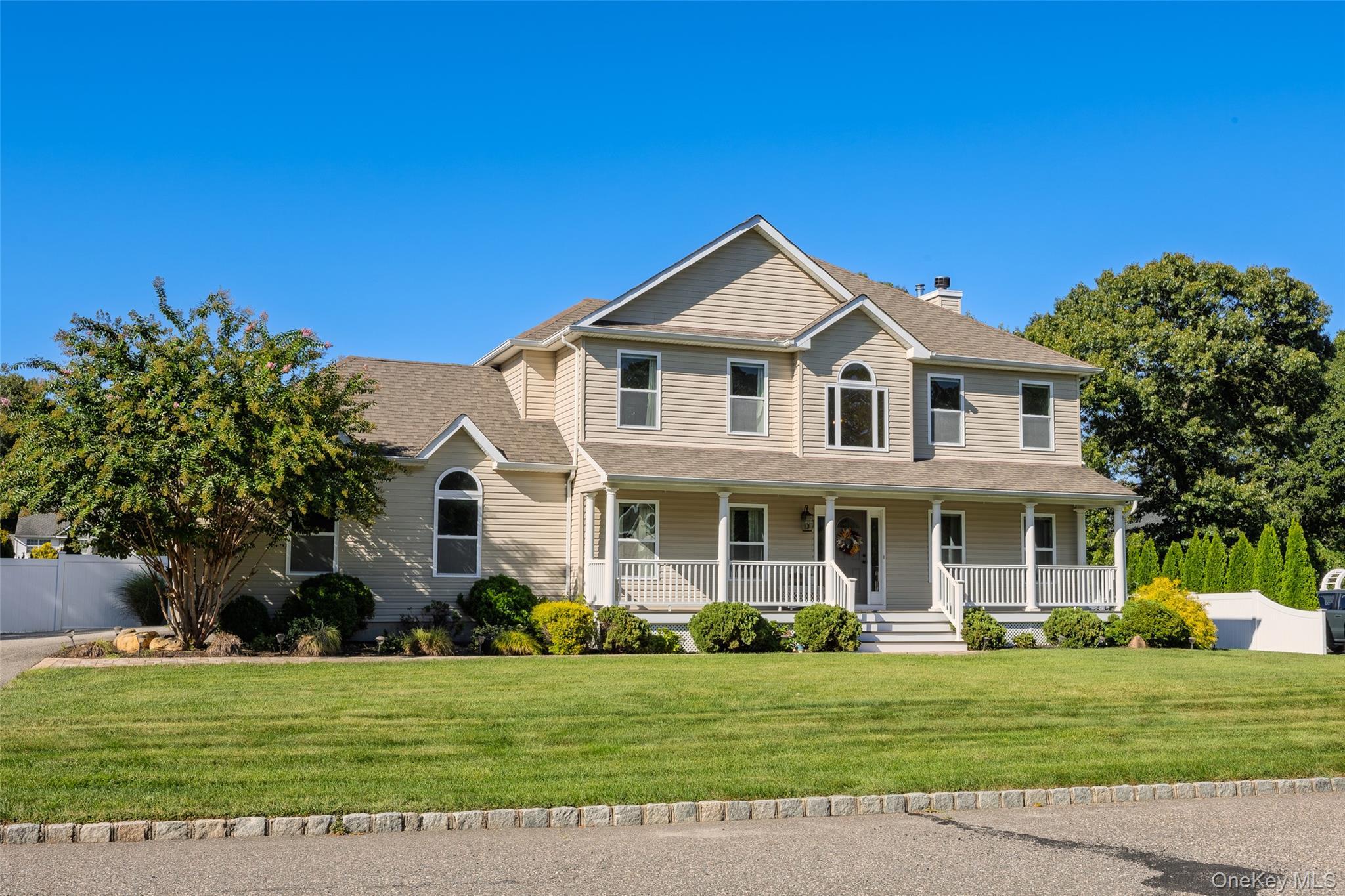 Valerie Ct, Centereach, NY 11720