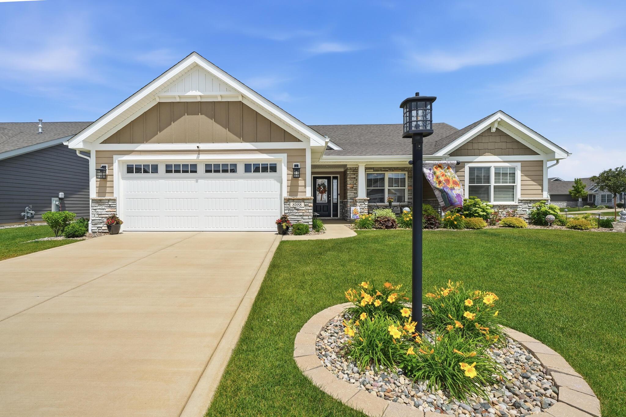 Larkspur Ter, Saint John, IN 46373