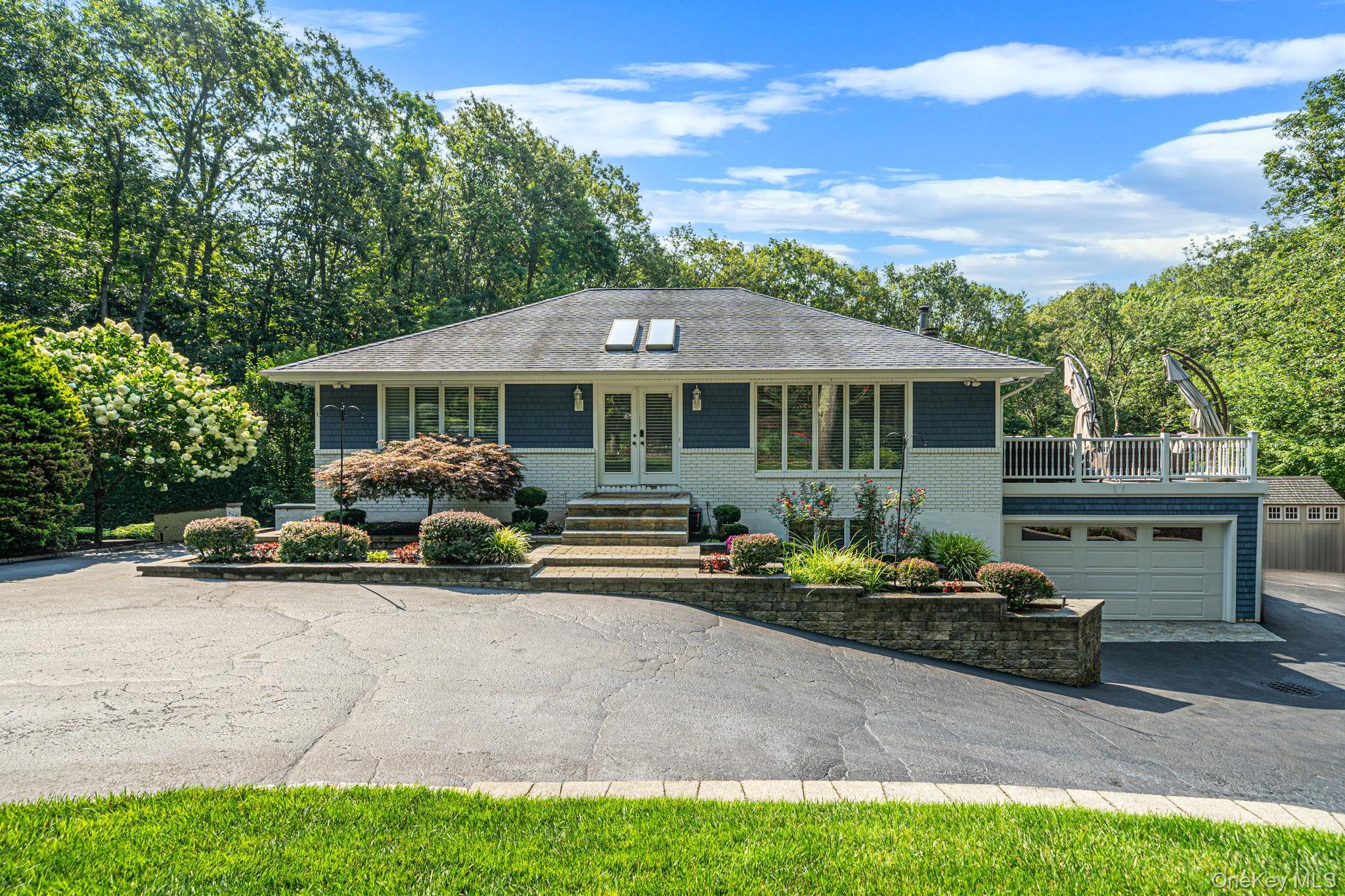 Old Homestead Rd, Port Jefferson, NY 11777