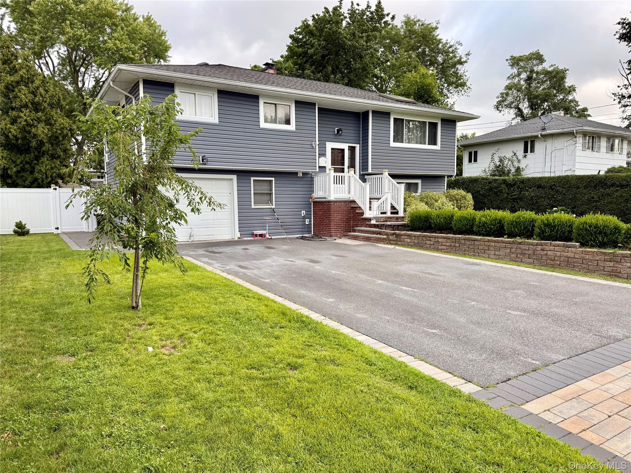 W Orange St, Brentwood, NY 11717