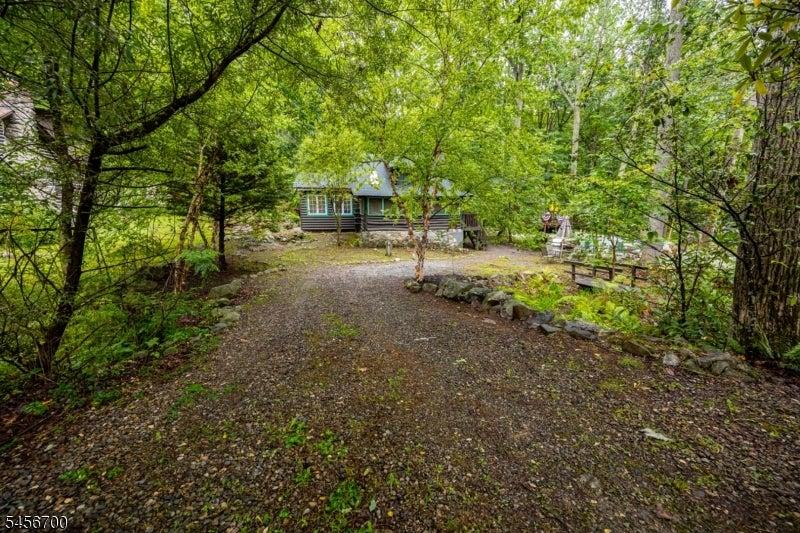 Mountainside Dr, Newton, NJ 07860