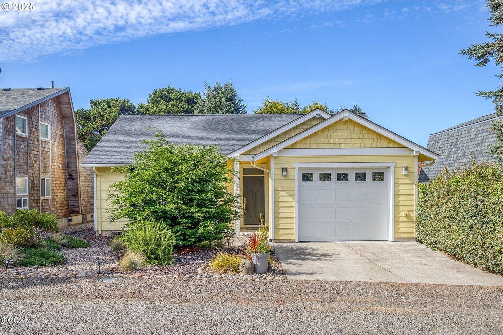 Nw Mast Ave, Lincoln City, OR 97367
