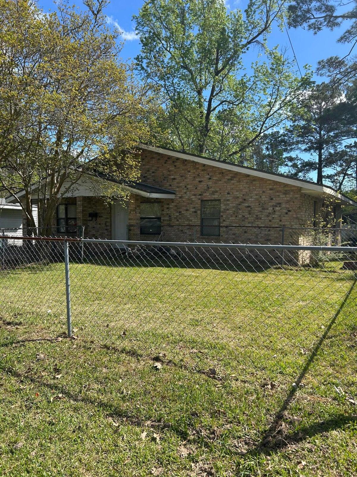 Anderson Dr, Leesville, LA 71446