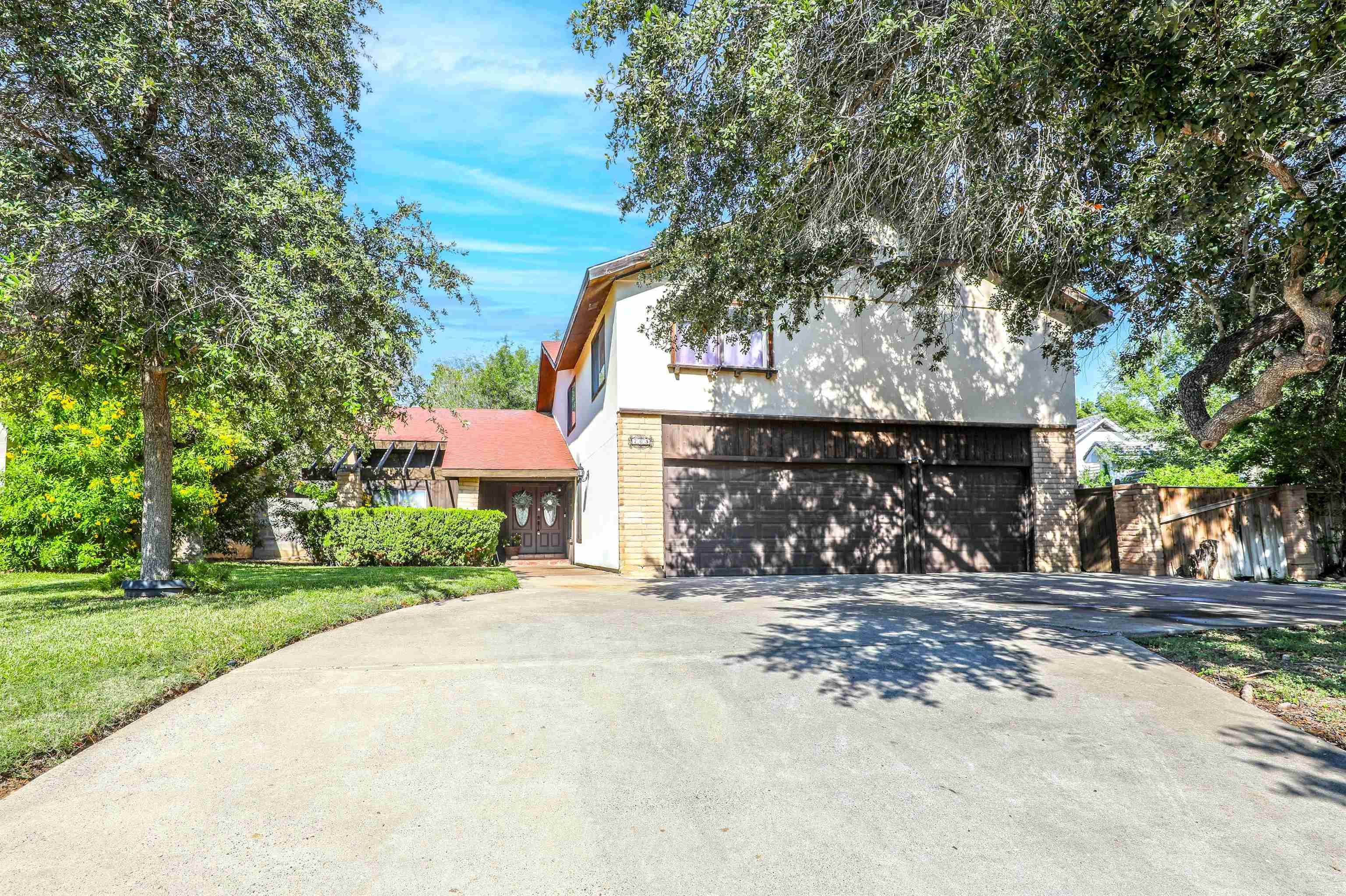 Fenwick Dr, Laredo, TX 78041