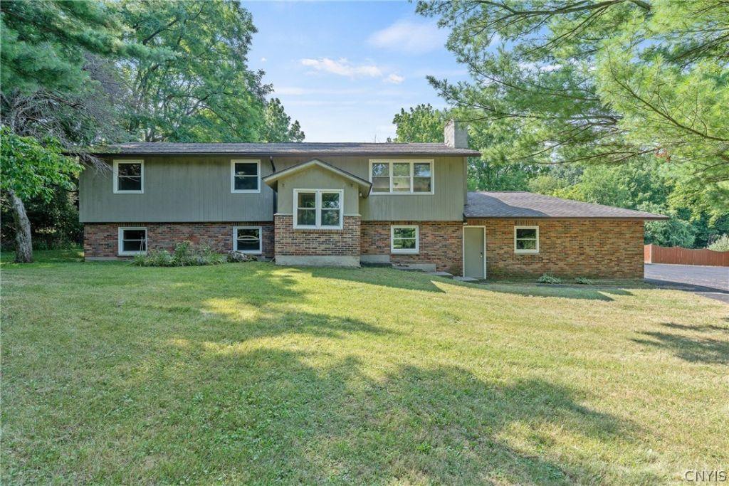 Saturn Dr, Syracuse, NY 13205