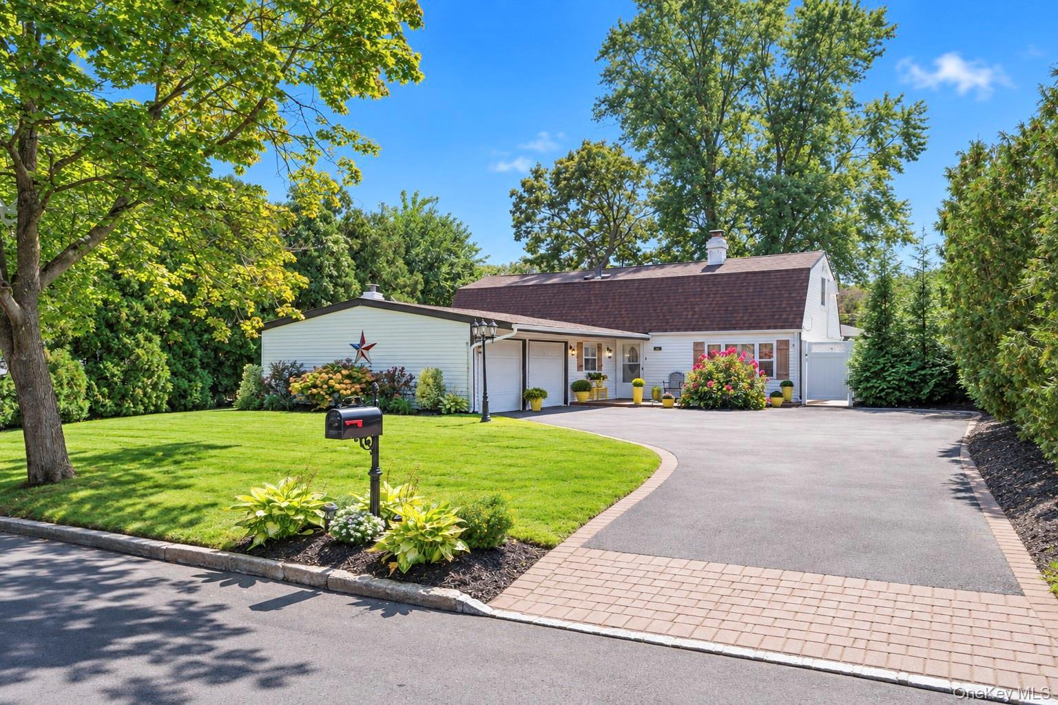 All Points Ter, Holbrook, NY 11741