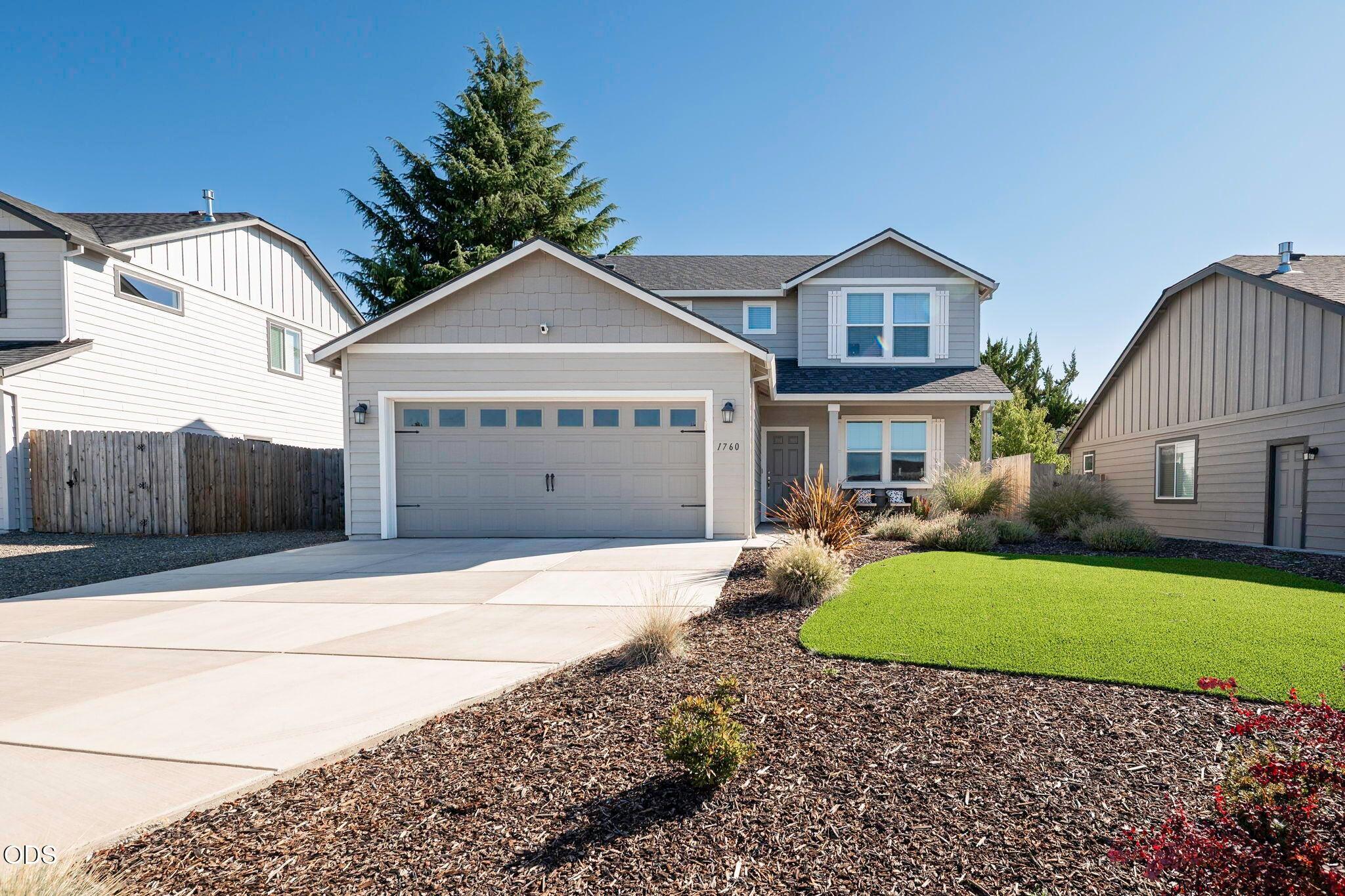 Carrera Cir, Medford, OR 97504