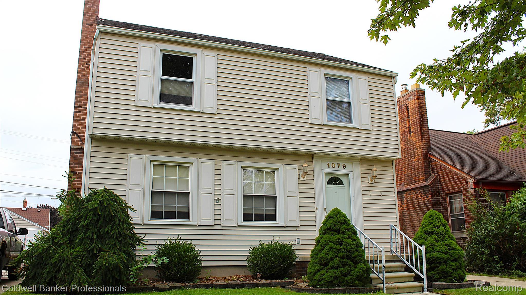 Riverbank St, Lincoln Park, MI 48146