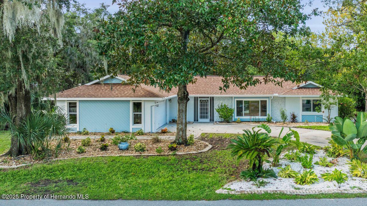 W Waterway Dr, Homosassa, FL 34448