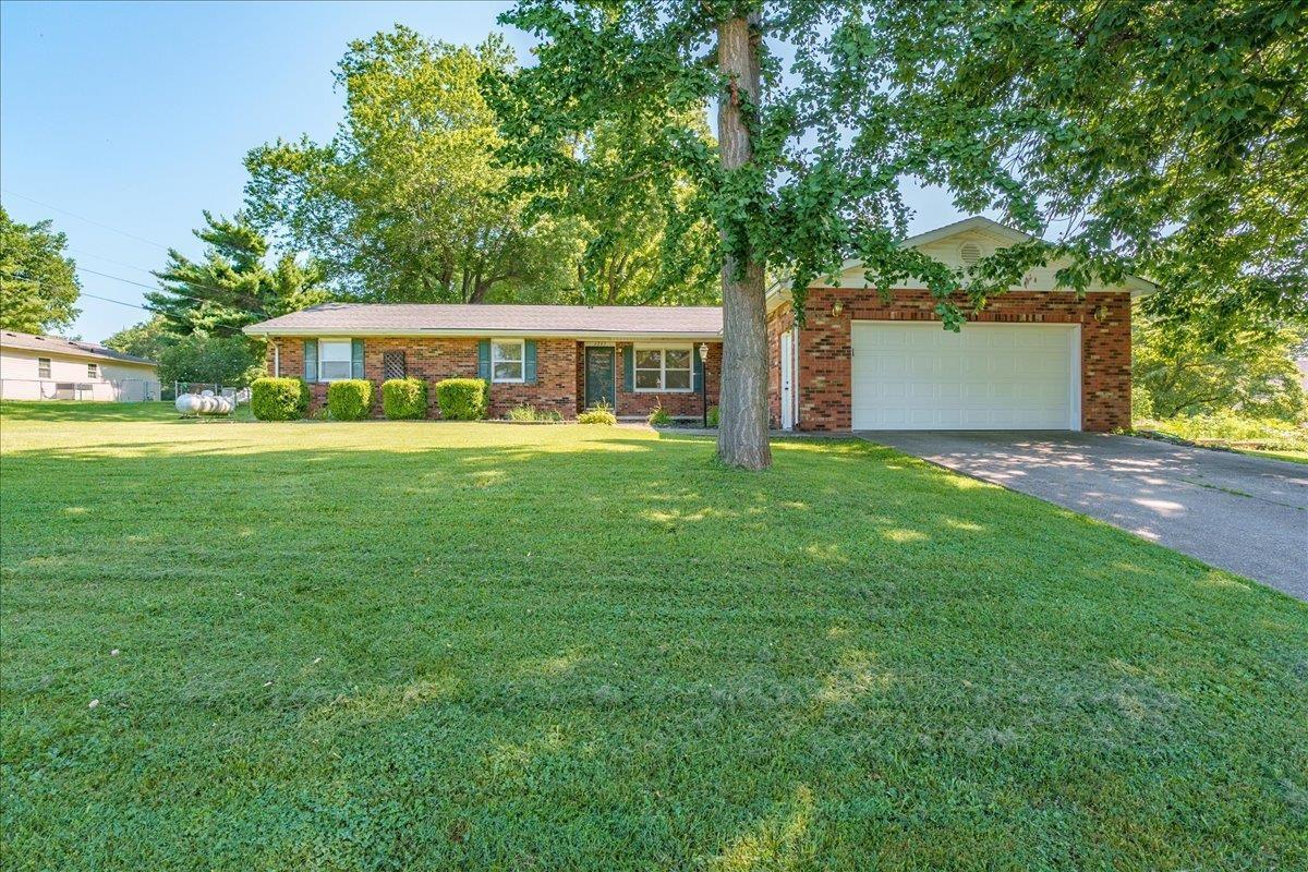 Trace Chain Dr, Henderson, KY 42420