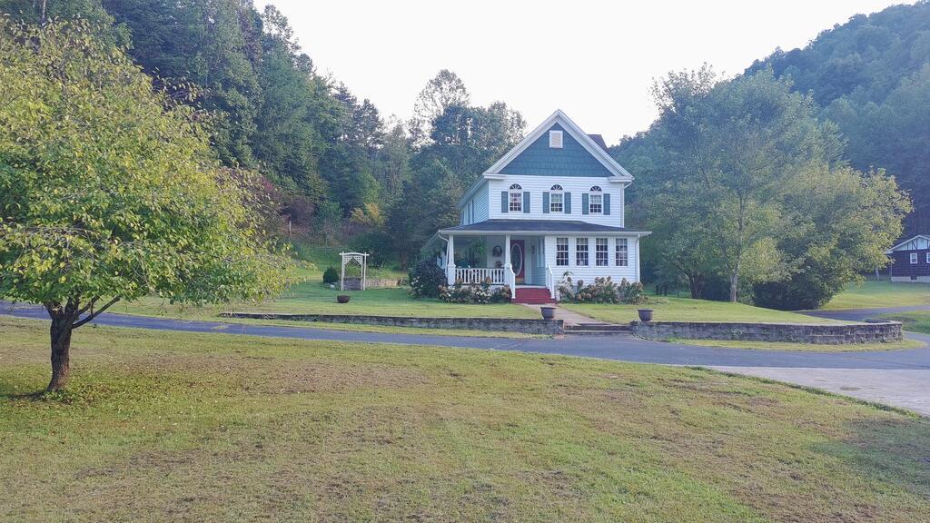 Daylilly Dr, Lowmansville, KY 41232