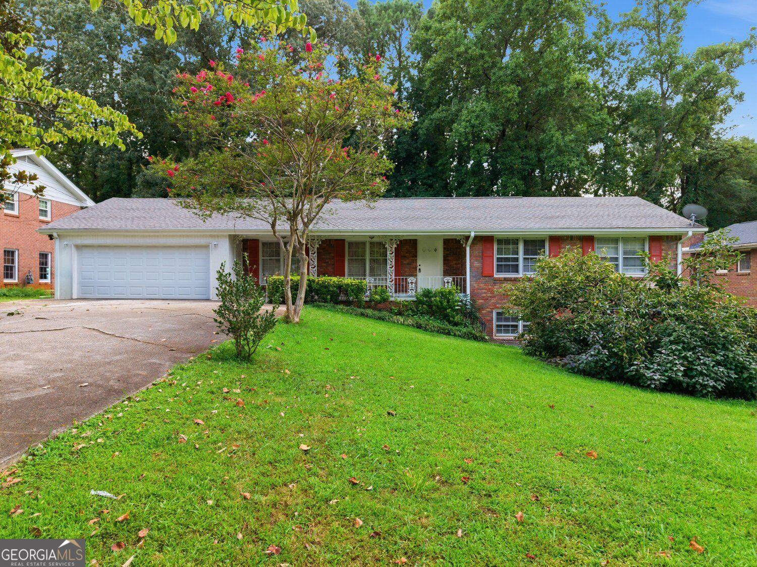 Abingdon Dr, Stone Mountain, GA 30083
