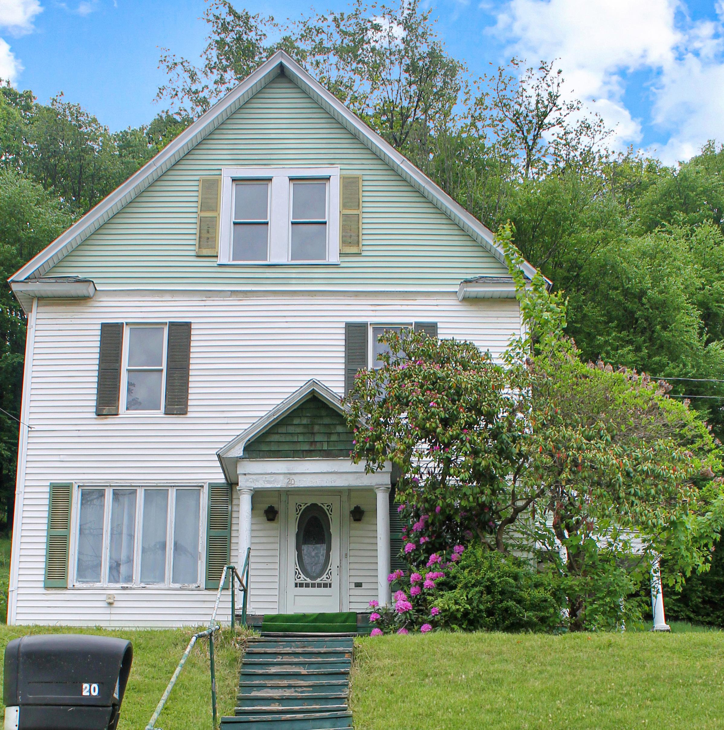 2nd Ave, Reynoldsville, PA 15851