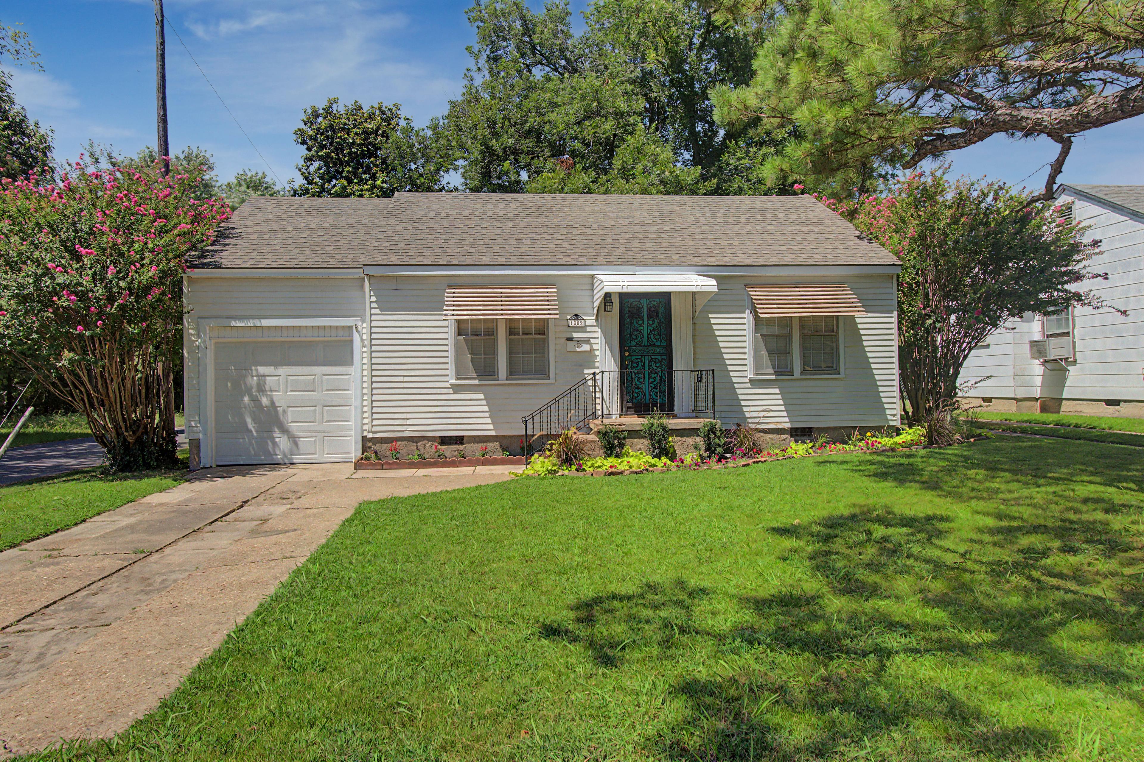 Hayes St, Muskogee, OK 74403